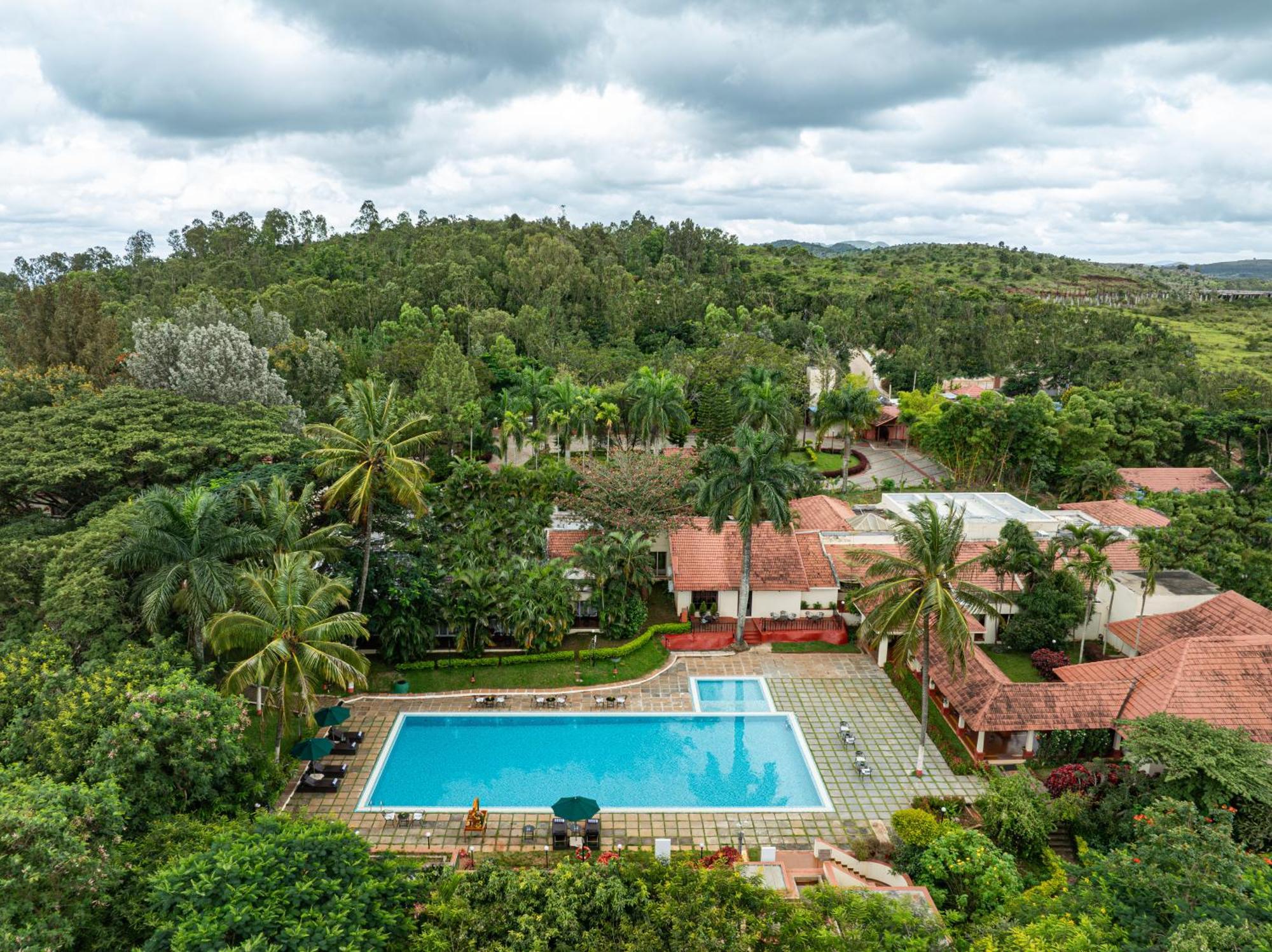 Gateway Chikmagalur Hotell Exteriör bild